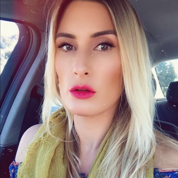 Meet your Posher, Lindsay - Picture 4 of 4